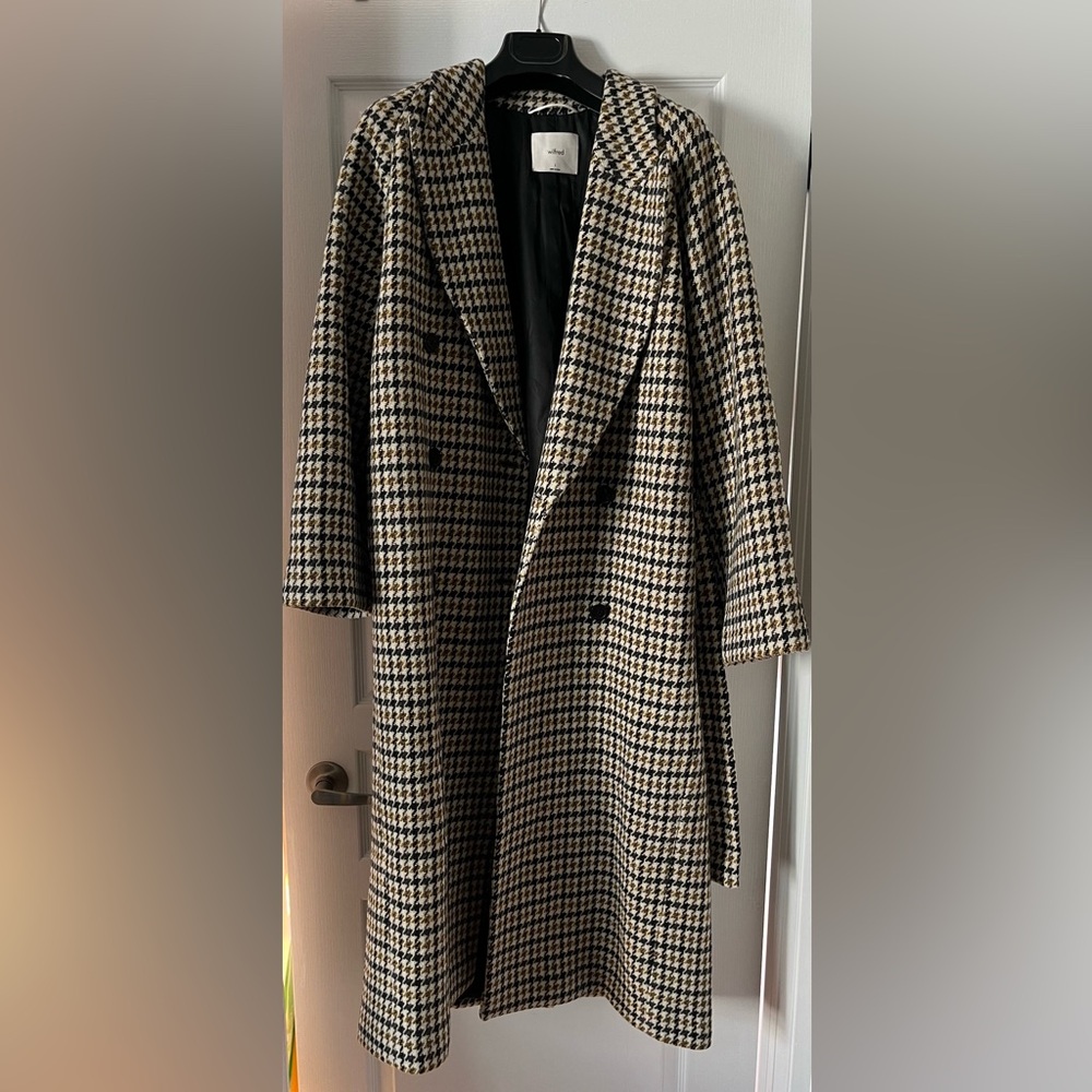Wilfred Wool and Cashmere Houndstooth Coat in Cream, Black, and Gold
